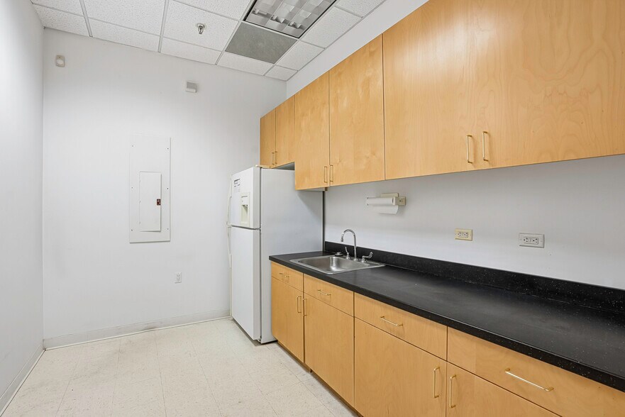 More Photos Of 625 Main St, Fitchburg Office Residential For Lease