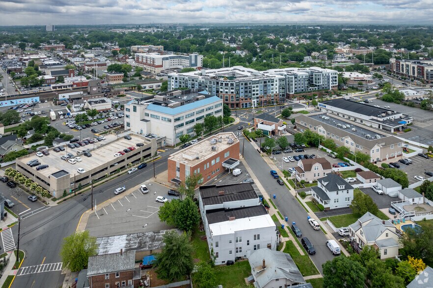 More Photos Of 380 Berry St, Woodbridge Office For Sale