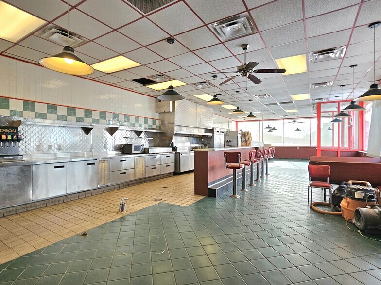 More Photos Of 855 W Cook St, Manteno Restaurant For Sale