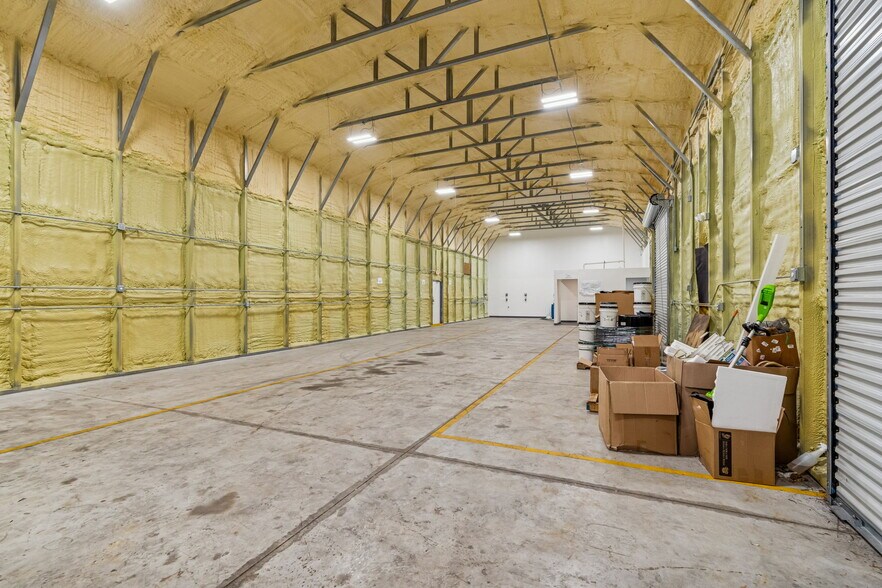 More Photos Of 2820 N 34th St, Tampa Warehouse For Lease