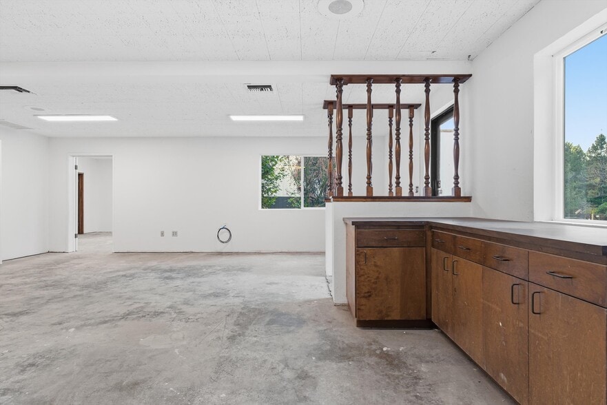 More Photos Of 9550 Main St, Penngrove Showroom For Sale