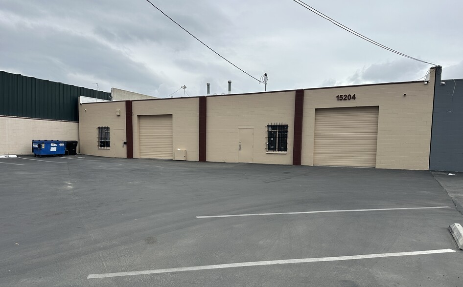 Primary Photo Of 15204 Stagg St, Van Nuys Distribution For Lease