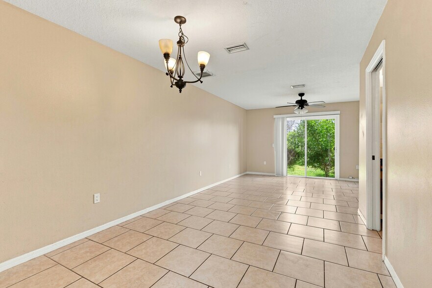 More Photos Of 1007 W 57th Ave W, Bradenton Apartments For Sale
