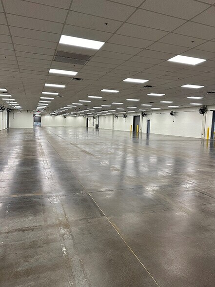 More Photos Of 6601 Midland Industrial Dr, Shelbyville Distribution For Lease