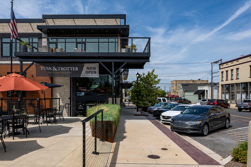 More Photos Of 216 E Poplar St, Rogers Loft Creative Space For Lease