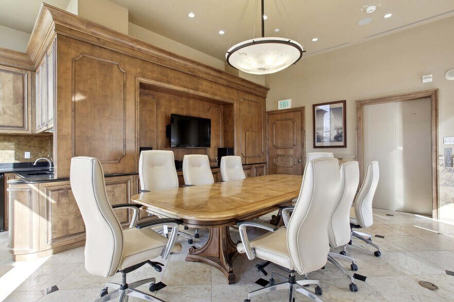 More Photos Of 1601 Arapahoe St, Denver Office For Sale