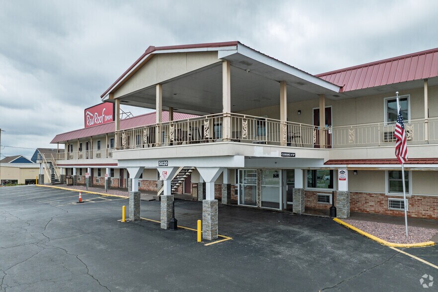 More Photos Of 5020 NE 14th St, Des Moines Hotel For Sale