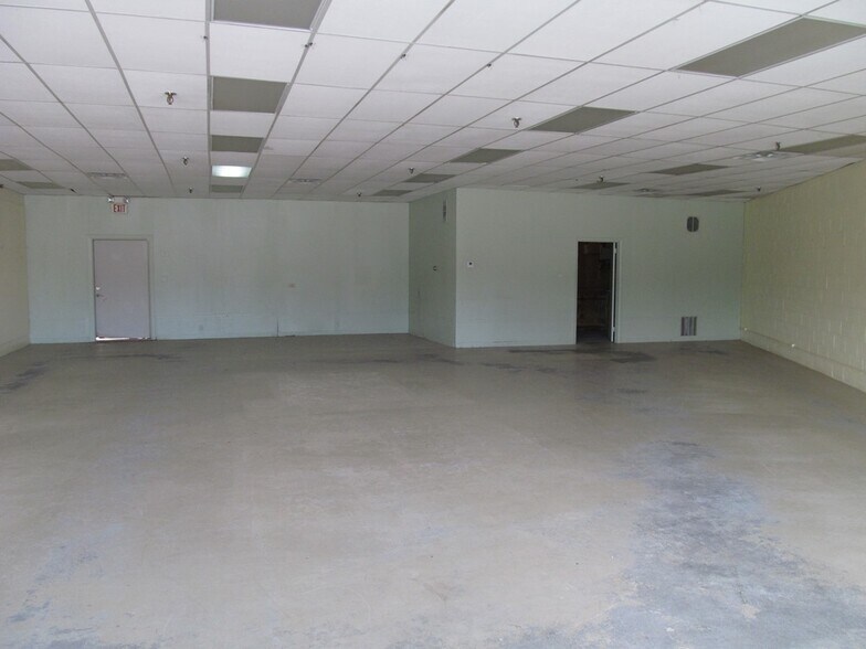 More Photos Of 17-53 John Stark Hwy, Newport Department Store For Lease