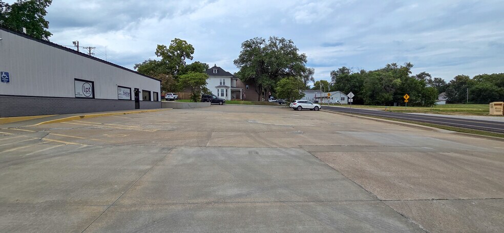 More Photos Of 2722 N 155th St, Basehor Office For Sale