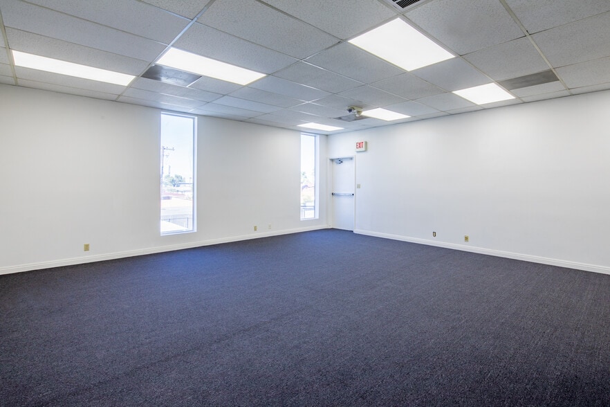 More Photos Of 844 E Sahara Ave, Las Vegas Loft Creative Space For Lease