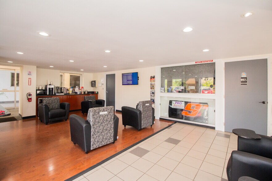 More Photos Of 191 W Main St, Dudley Auto Dealership For Lease
