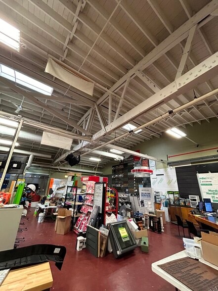 More Photos Of 2942-2950 N Western Ave, Chicago Manufacturing For Lease