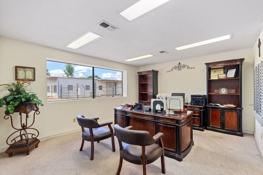 More Photos Of 2524 US Highway 96 N, Center Warehouse For Sale
