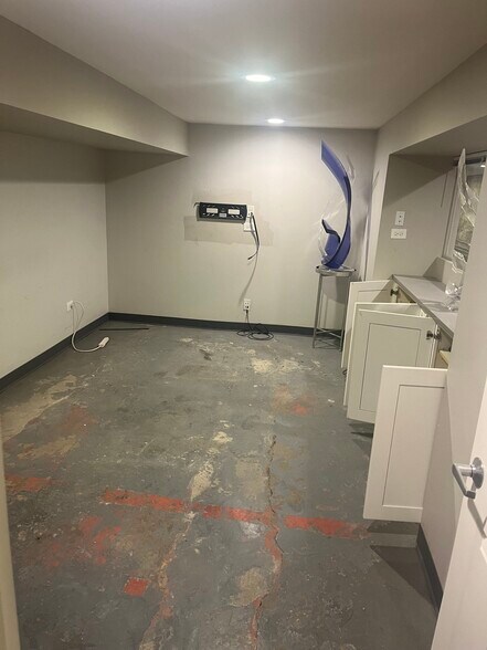 More Photos Of 2816 N Lincoln Ave, Chicago General Retail For Sale