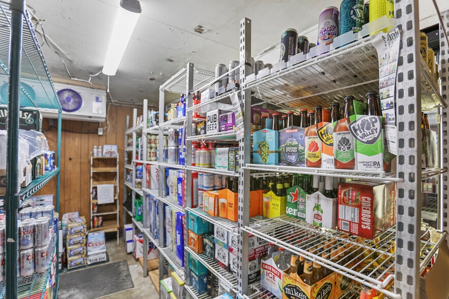 More Photos Of 31815 E Historic Columbia RI Hwy, Troutdale Convenience Store For Sale