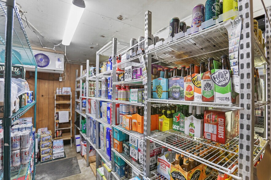 More Photos Of 31815 E Historic Columbia RI Hwy, Troutdale Convenience Store For Sale