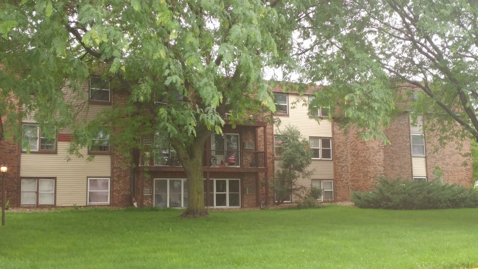 More Photos Of 600 Burton Ln, Fairmont Apartments For Sale