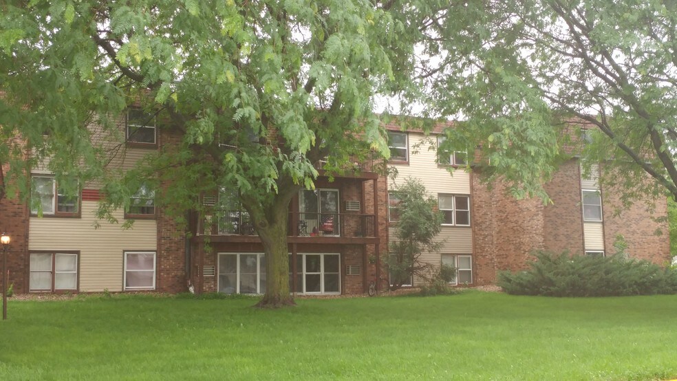 More Photos Of 600 Burton Ln, Fairmont Apartments For Sale