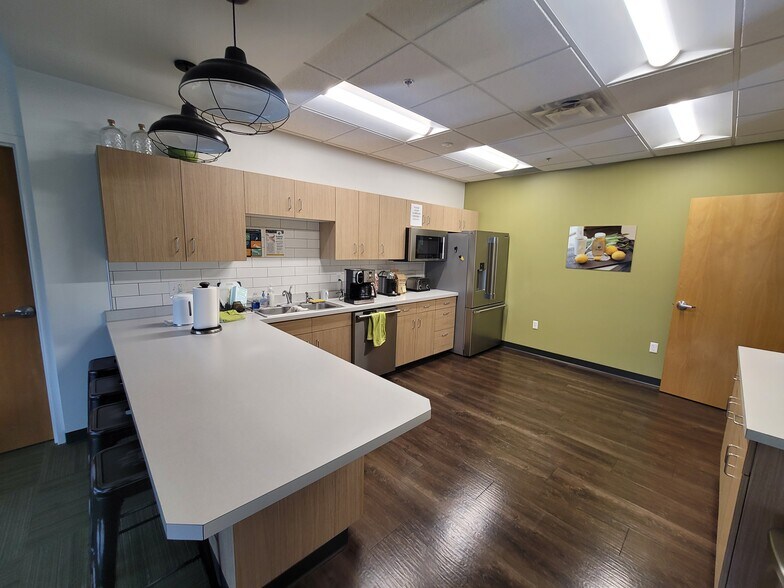 More Photos Of 3131 Halvor Ln, Superior Light Distribution For Lease