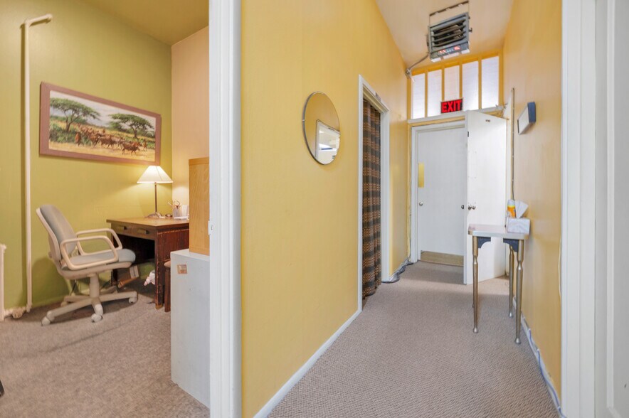 More Photos Of 2037 E Madison St, Seattle Storefront Retail Office For Sale