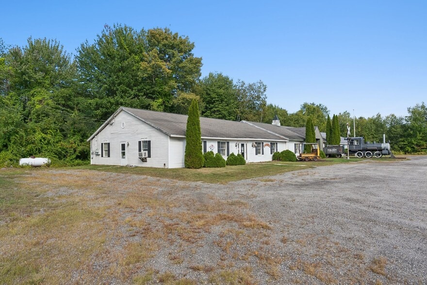 More Photos Of 37-41 Roosevelt Trl, Casco Office For Sale