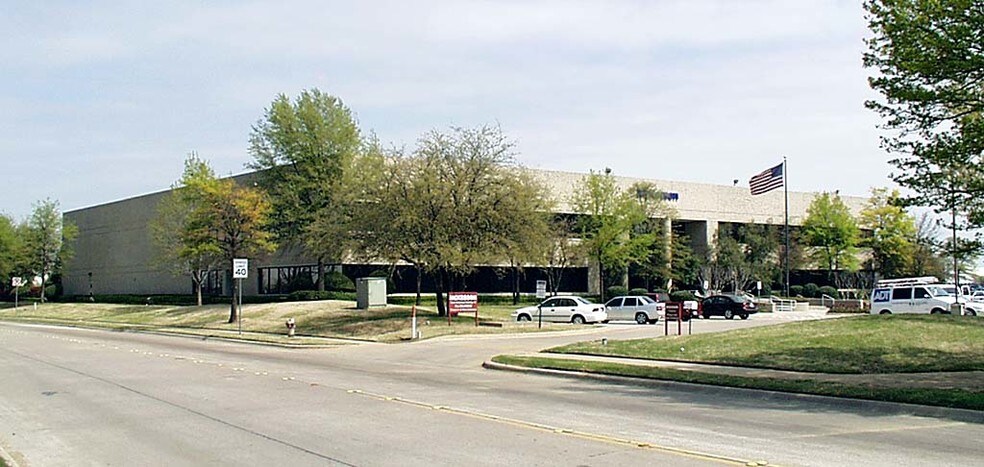 More Photos Of 601 E Corporate Dr, Lewisville Light Distribution For Lease