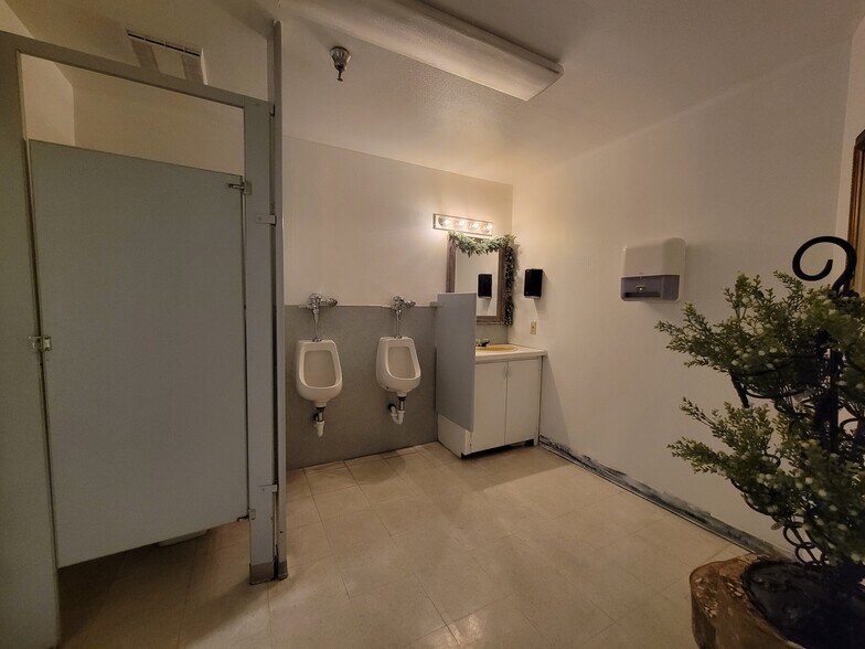 More Photos Of 114 N Lewis St, Monroe Freestanding For Sale