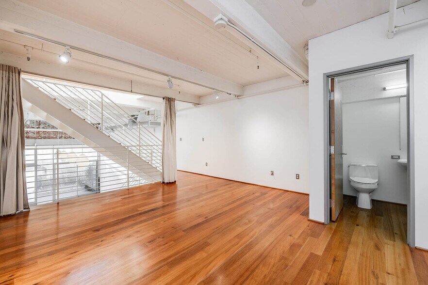 More Photos Of 1850 Industrial St, Los Angeles Apartments For Lease