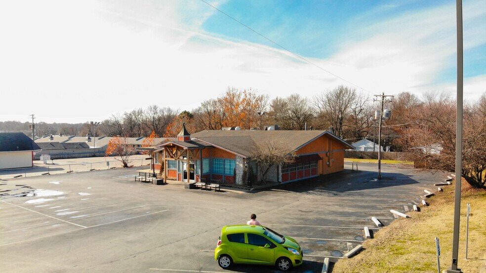 More Photos Of 853 N Glenstone Ave, Springfield Restaurant For Lease