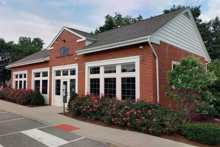 Primary Photo Of 923 N High St, Worthington Bank For Sale