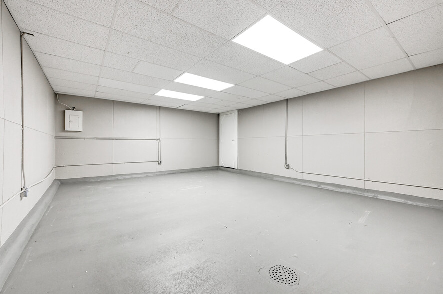 More Photos Of 9090 Frederick Rd, Ellicott City Storefront Retail Residential For Lease