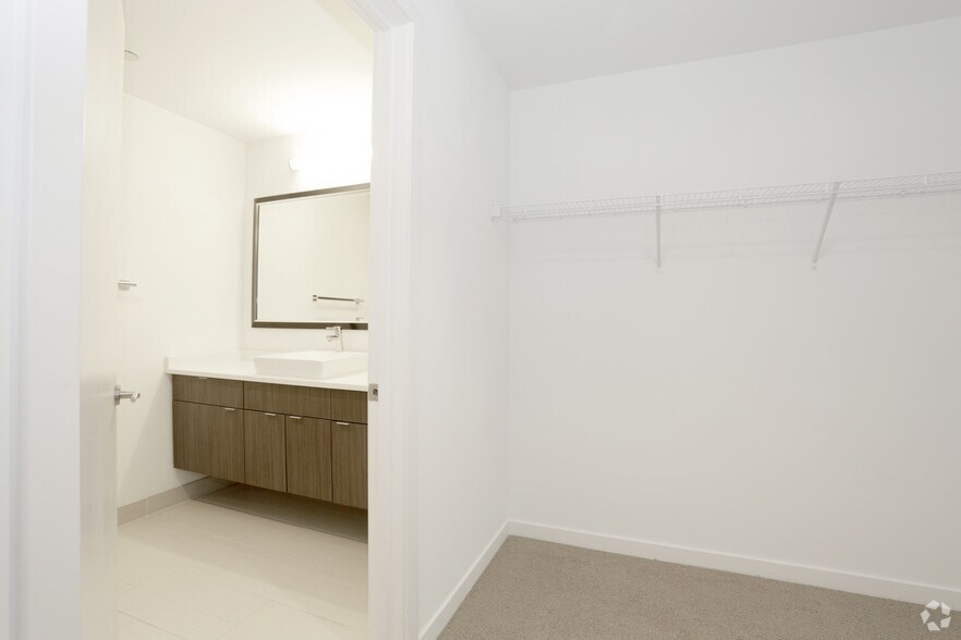 More Photos Of 558 W Webster Ave, Chicago Apartments For Lease