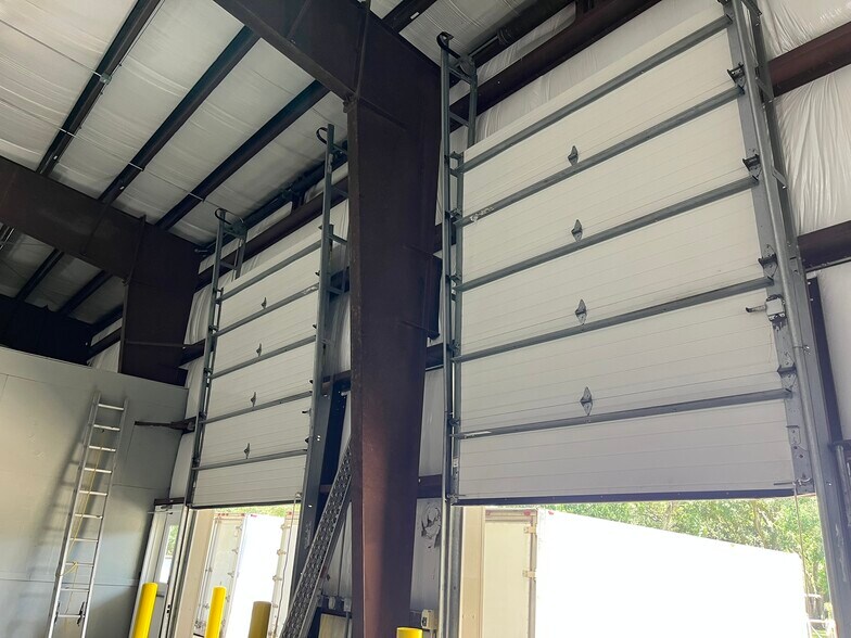 More Photos Of 2400 W Herman St, Pensacola Warehouse For Sale