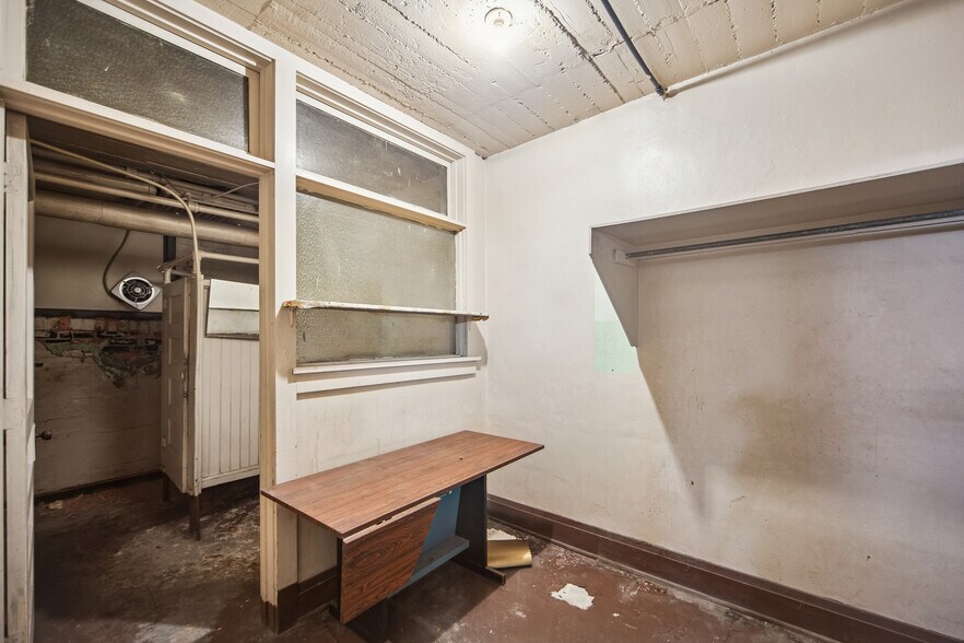 More Photos Of 200 1st Ave E, Newton Office For Sale