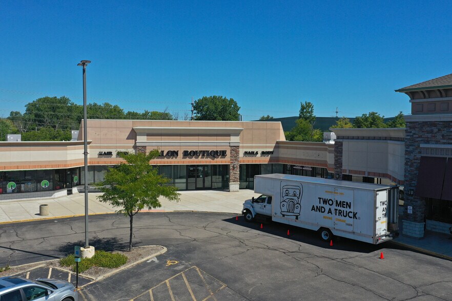 More Photos Of 310-374 Townline Rd, Mundelein Unknown For Lease