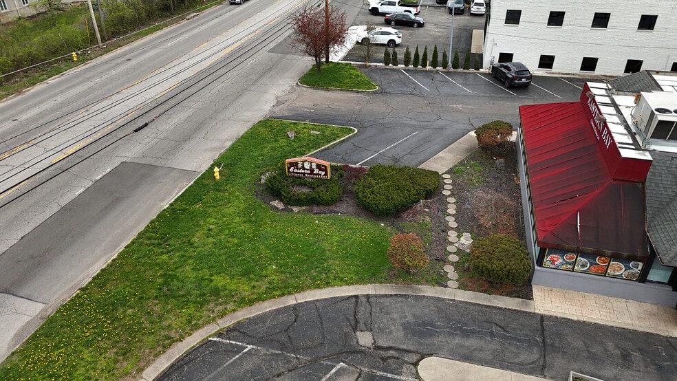 More Photos Of 2055-2081 Riverside Dr, Upper Arlington Restaurant For Sale