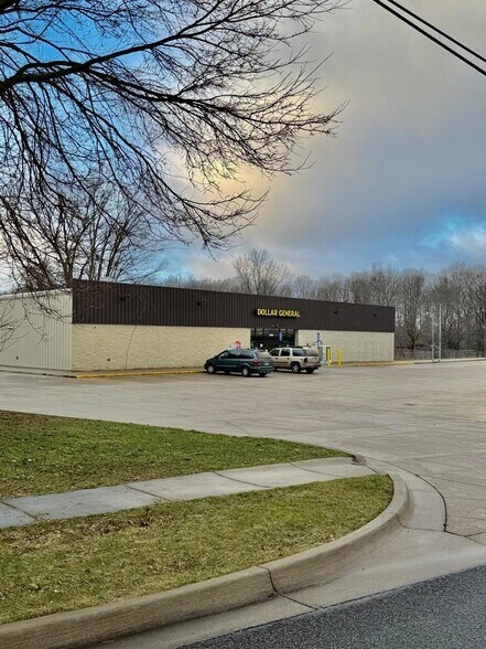Primary Photo Of 18043 State St, Vandalia Freestanding For Sale