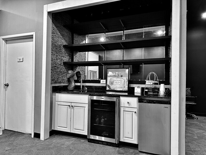 More Photos Of 2301 Dorsey Rd, Glen Burnie Office Residential For Lease