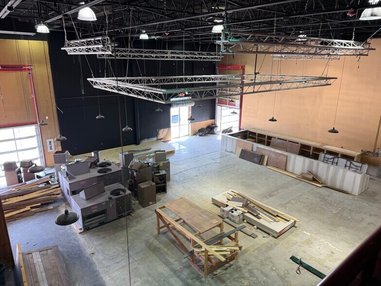 More Photos Of 1069 Polaris Pky, Columbus Restaurant For Sale