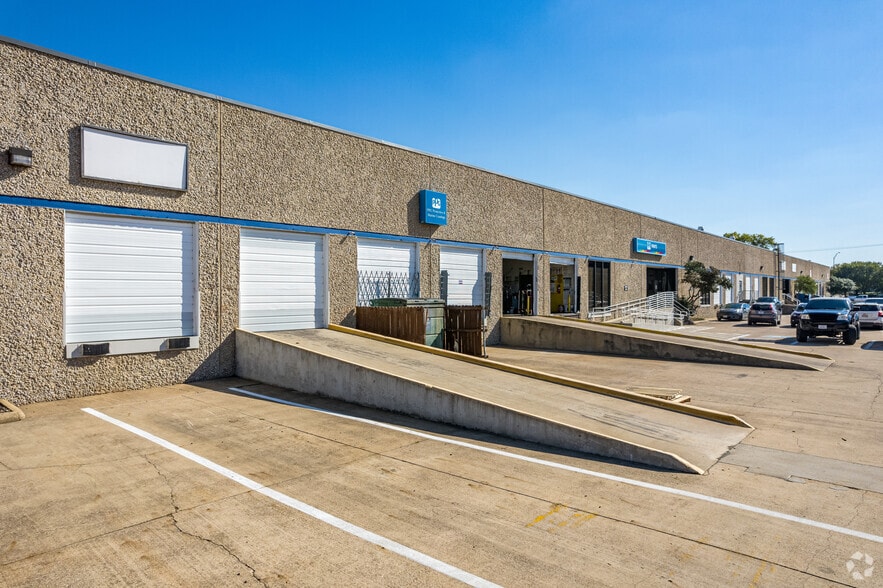 More Photos Of 2515 Willowbrook Rd, Dallas Warehouse For Lease