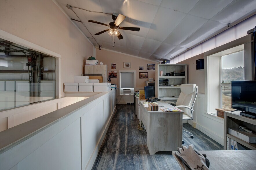 More Photos Of 14079 SW Commercial Loop Rd, Terrebonne Warehouse For Sale