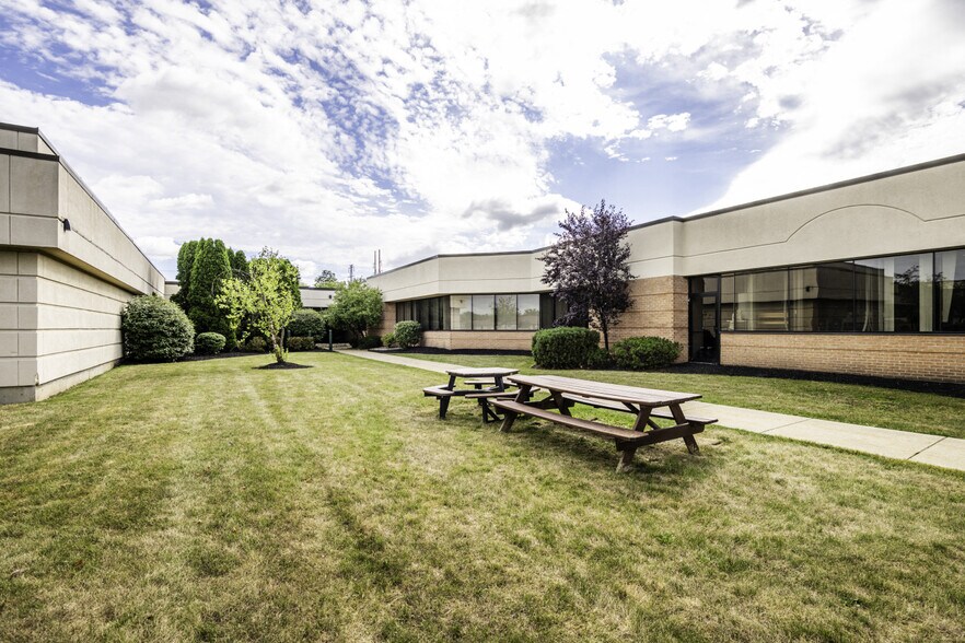 More Photos Of 6930 Williams Rd, Niagara Falls Unknown For Lease