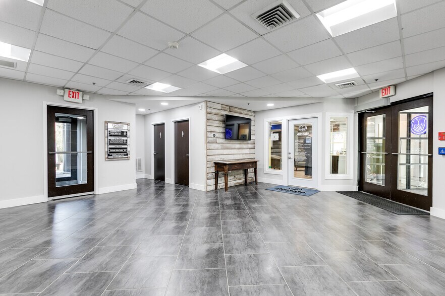 More Photos Of 7300 Hanover Green Dr, Mechanicsville Office For Sale