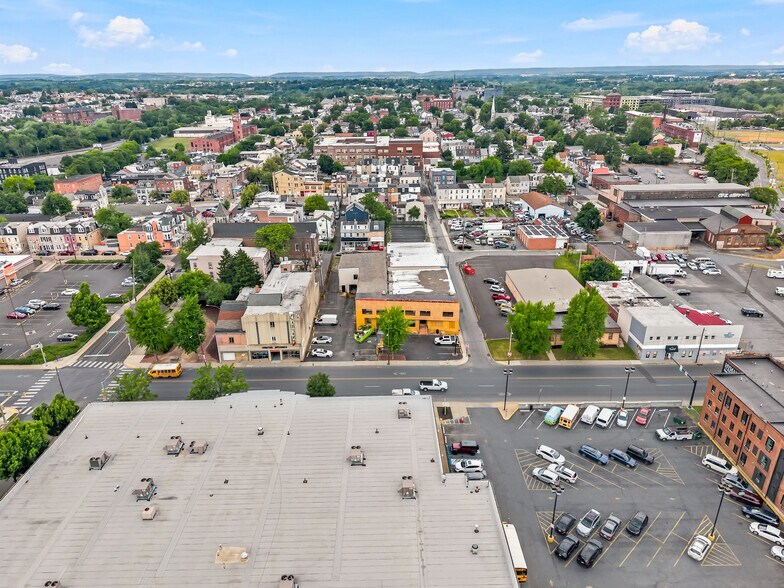 More Photos Of 145-555 Hamilton St, Allentown Showroom For Lease