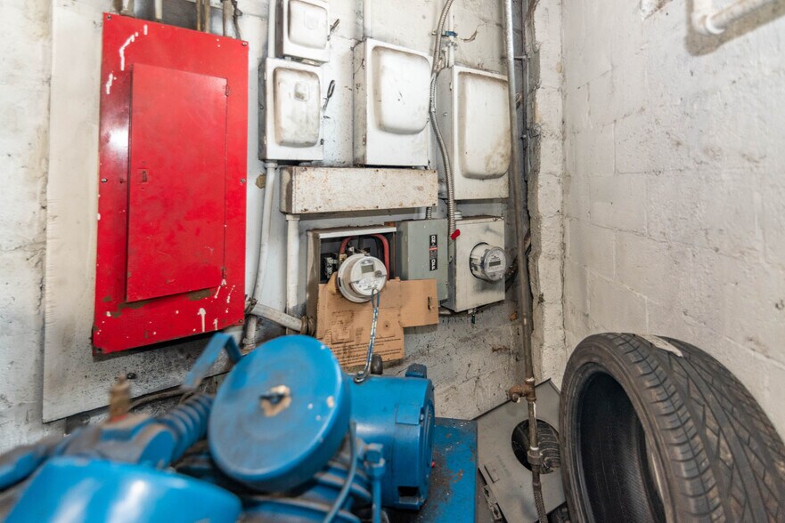 More Photos Of 655 E 25th St, Baltimore General Retail For Sale