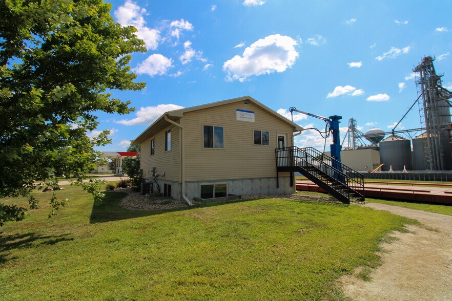 More Photos Of 107 8th Ave SW, Kasson Specialty For Sale