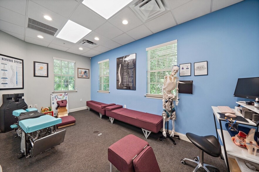 More Photos Of 5652-5654 Marquesas Cir, Sarasota Office For Lease