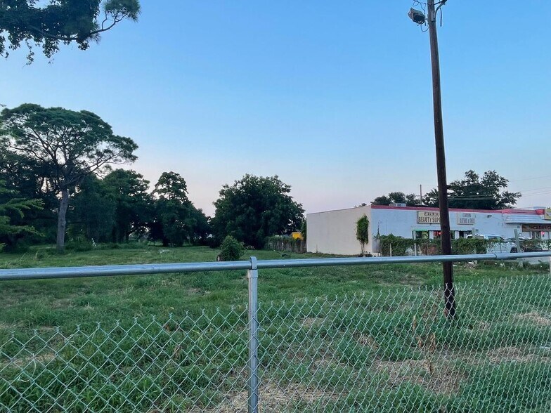 More Photos Of 7931 Chef Menteur Hwy, New Orleans Land For Sale