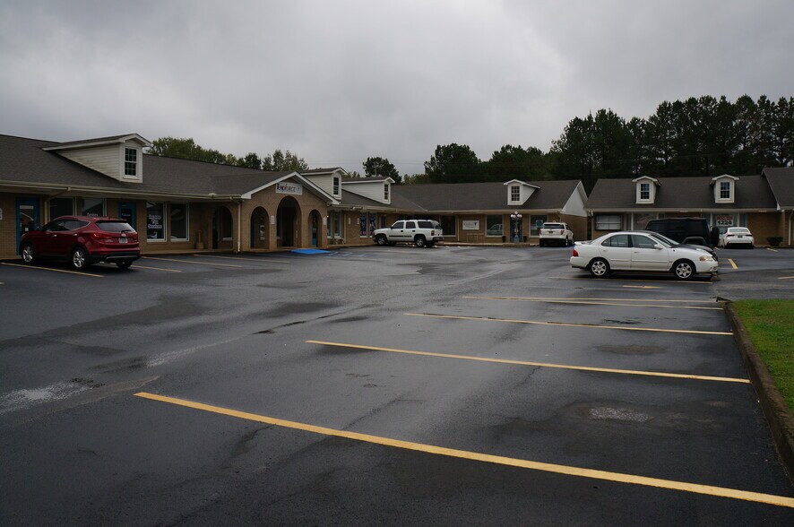 More Photos Of 1011-1025 W Fort Williams St, Sylacauga Office For Lease