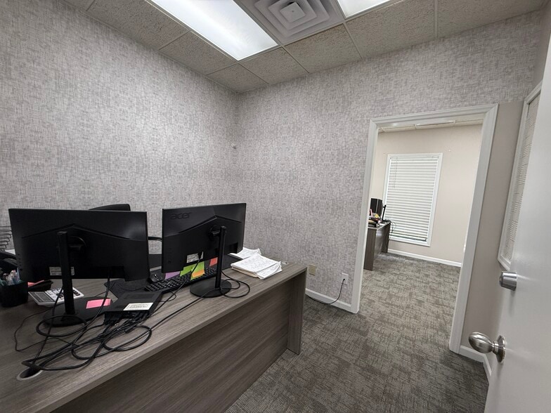 More Photos Of 150 E Fire Tower Rd, Winterville Office Residential For Lease